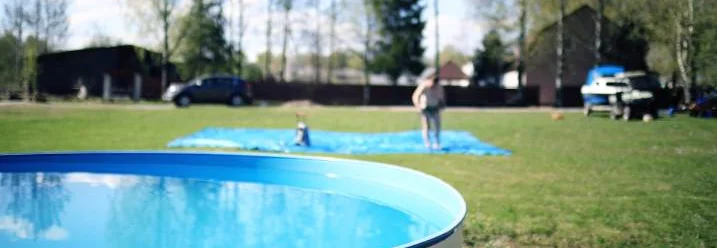 Aufgestellter Gartenpool